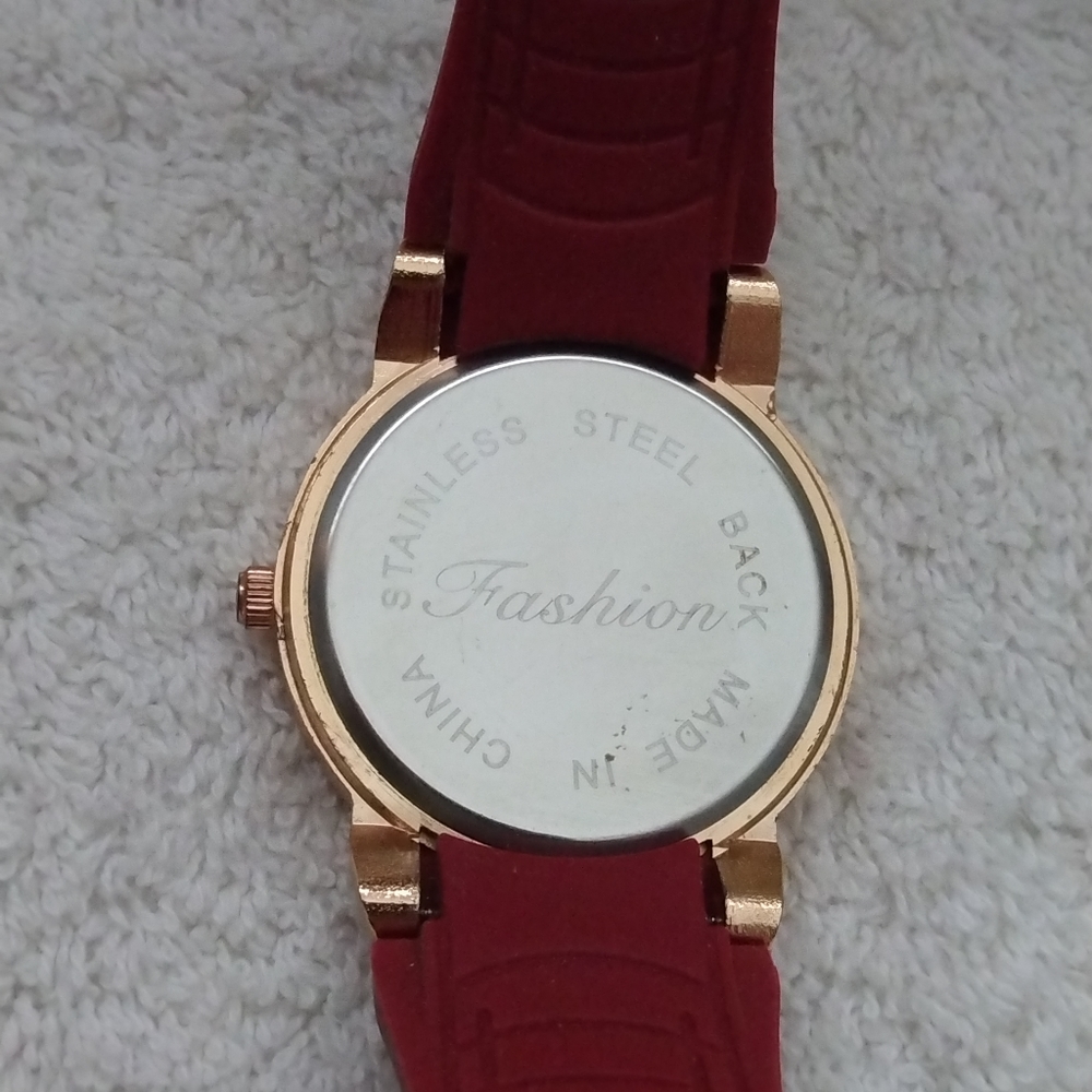 3/$10 🌟 Red, Ladies Fashion Watch - Picture 4 of 10